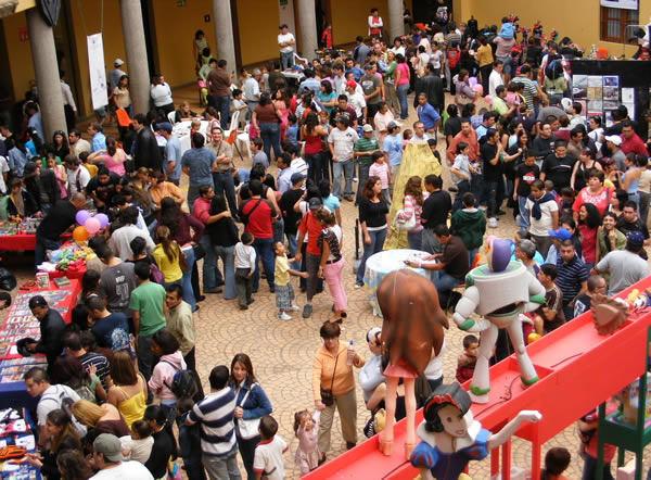 Ticobot Plaza central